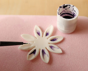 Cake or Death?: Violet Velvet & Fondant Flowers