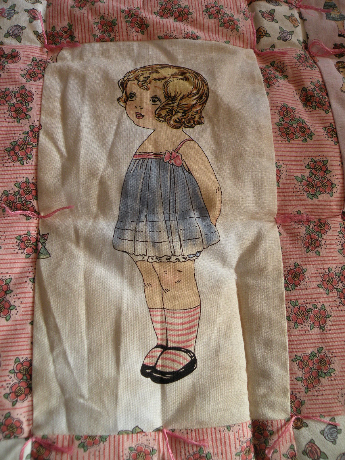 CHRISTMAS GIFT Paper Doll Quilt