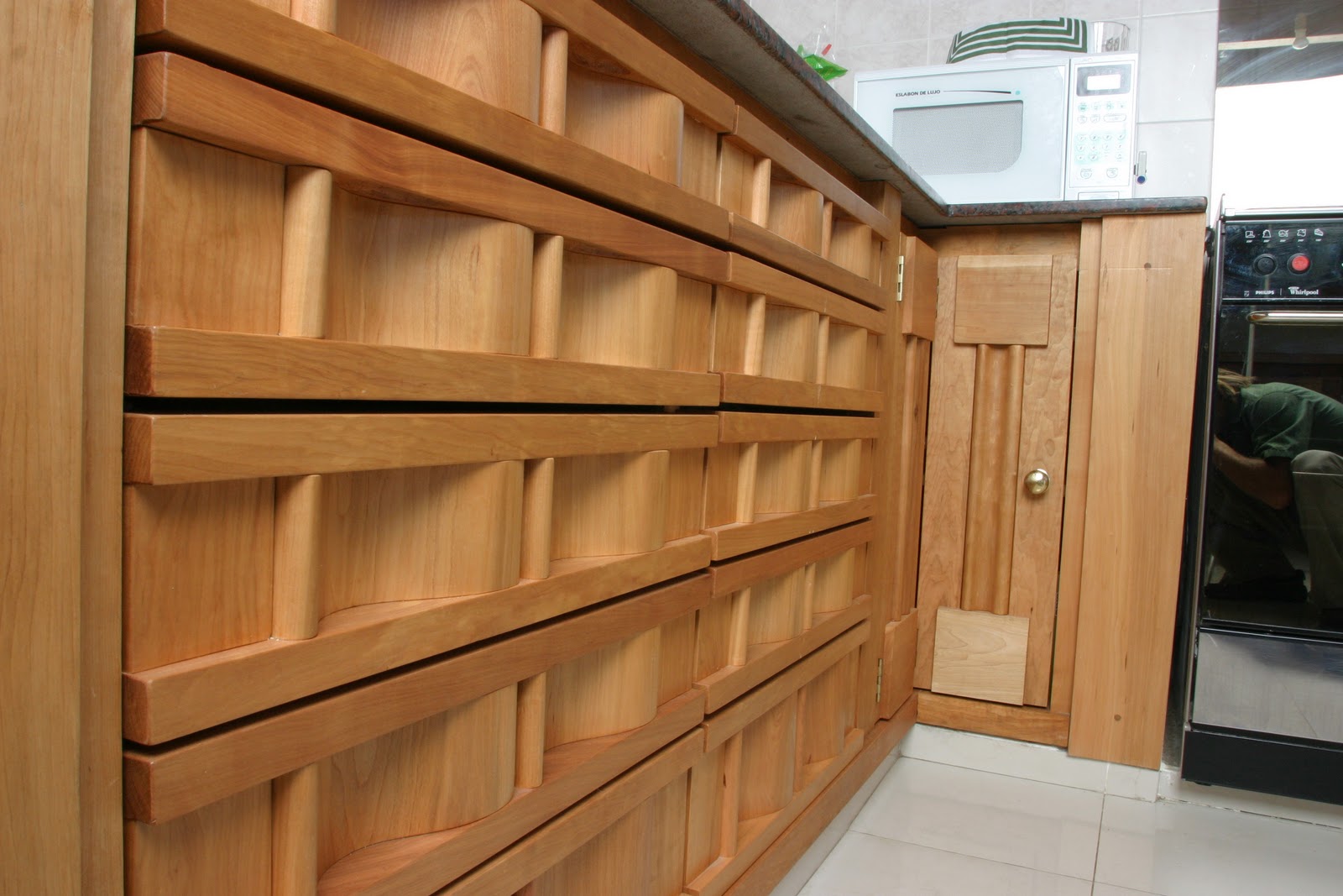 DANIEL CANELO: Muebles especiales