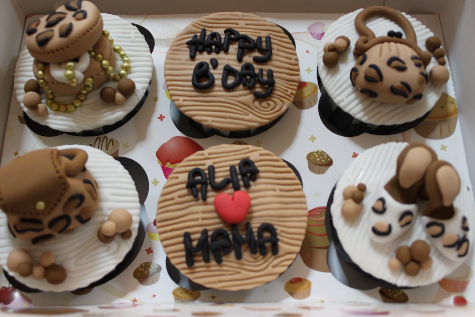 CoMeLiCiOuS Leopard Cupcake