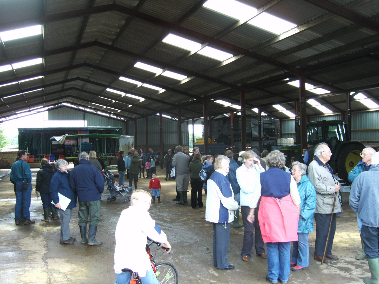 [gathering+for+open+day.jpg]