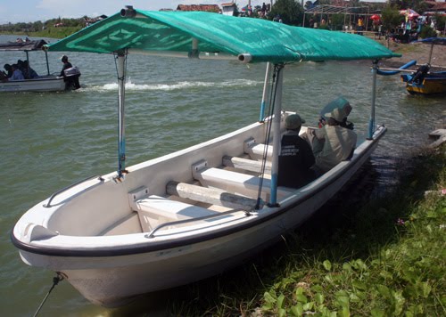 [perahu+plastik+glagah+1.jpg]