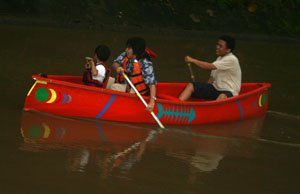 [malik+naik+perahu+kano+4.jpg]