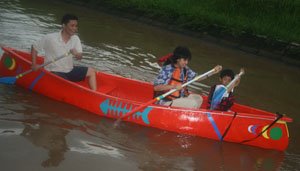 [malik+naik+perahu+kano+1.jpg]