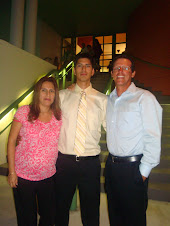 sus tios felicitando a brian