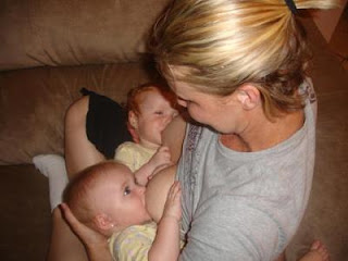 lactancia materna gemelos http://criandomultiples.blogspot.com