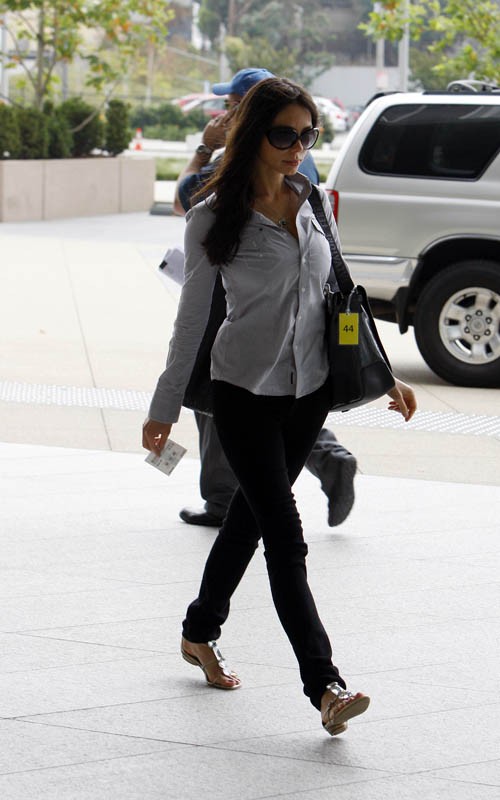 Wallpaper World: Oksana Grigorieva Visits Her Legal Team