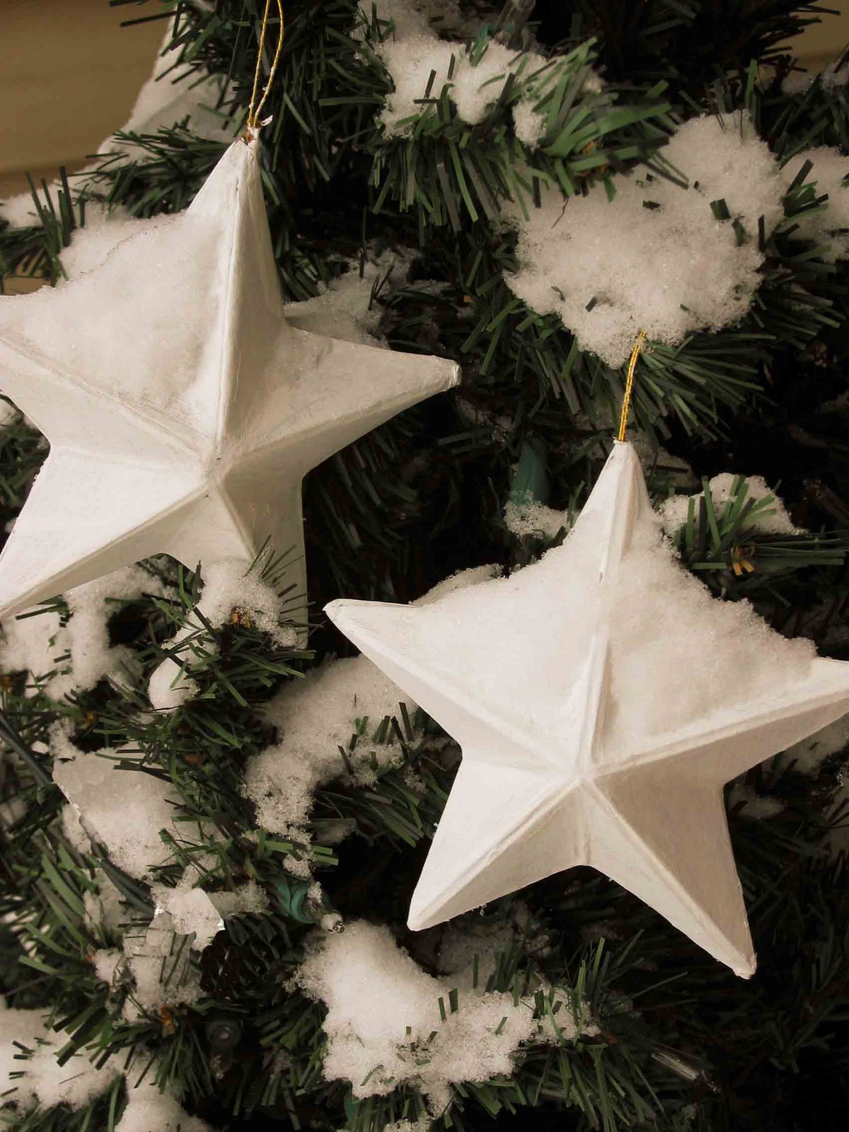 [snowy-star-ornaments.jpg]