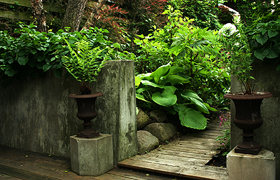 [Stone+wall+at+Rick+Bayless+Edible+Garden.png]