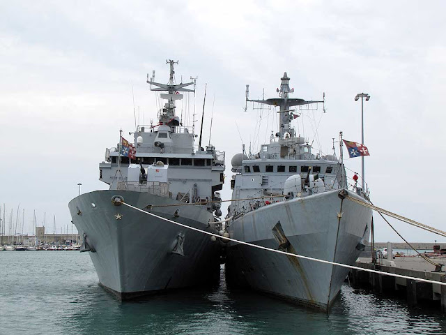 Corvette Sfinge F 554, patrol boat Spica P 403, port of Livorno
