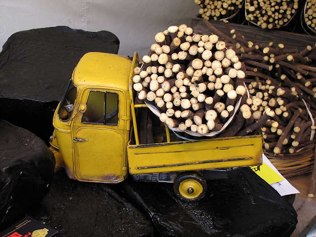 Ape car loaded with licorice, Livorno