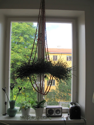 med nål och tråd: Pyssel: takkrona av blåbärsris och rönnbär