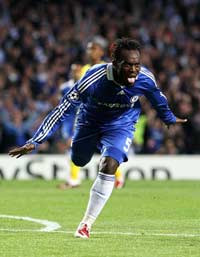 Essien entre Barça y Real Madrid