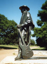 la estatua en honor a stevie