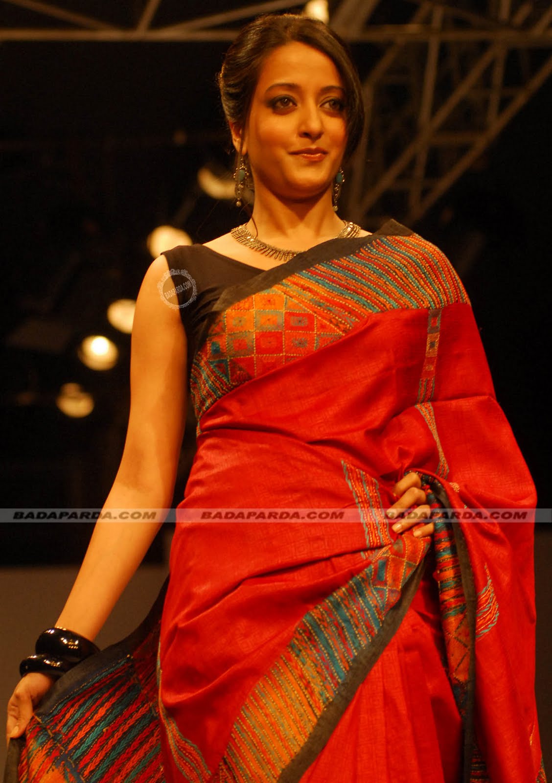 Riya and Raima Sen on ramp Kolkata Fashion Week 2009 Pictures - Hot ...