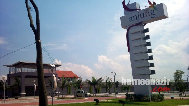 Lunch @ Anjung Food Court, Nusajaya - herneenazir.com