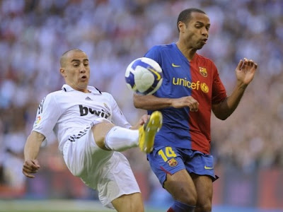 http://2.bp.blogspot.com/_B1JtfOpd85I/Sf22uwij-DI/AAAAAAAAM_M/JLv67A_mLbQ/s400/barcelona+madrid+thierry+henry.jpg