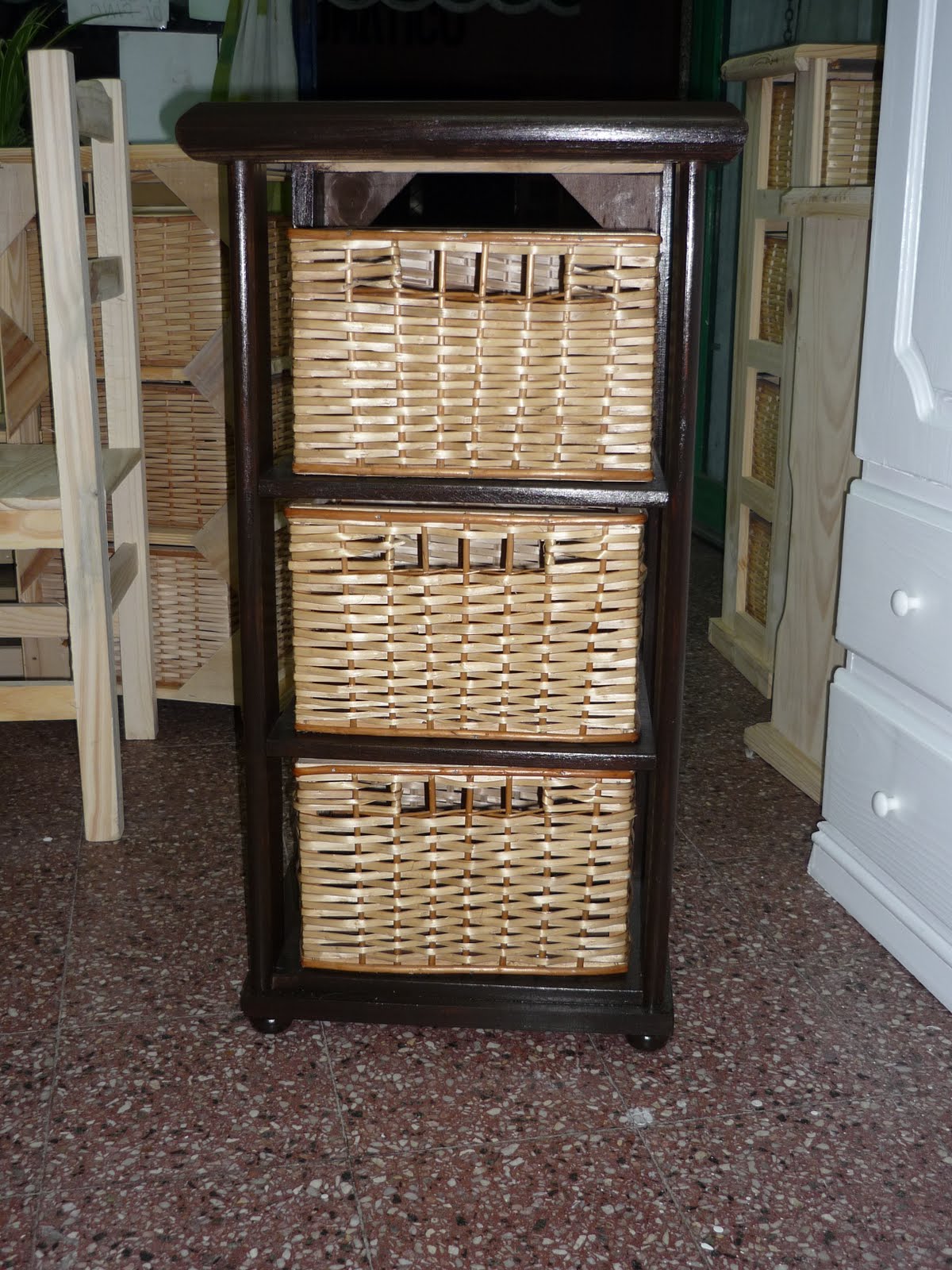 HyA - MUEBLES DE PINO: Muebles teñidos