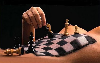 Взаимоотношенията са като шах - непредвидимите ходове водят до неочаквани резултати