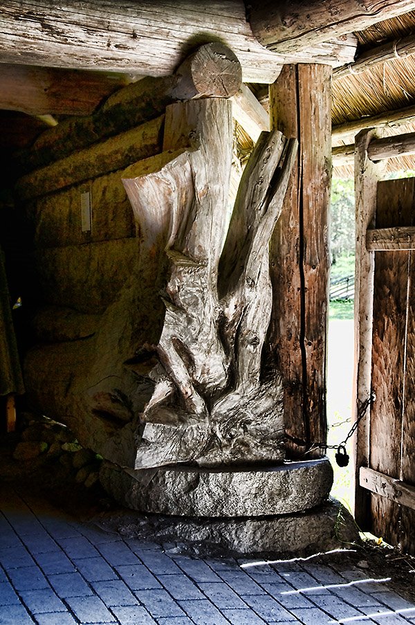 [EstMuseumDoorSupportJn09.jpg]