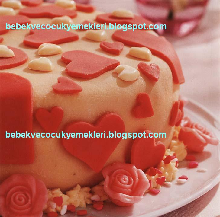 [beyaz-cikolatali-muslu-pasta.jpg]