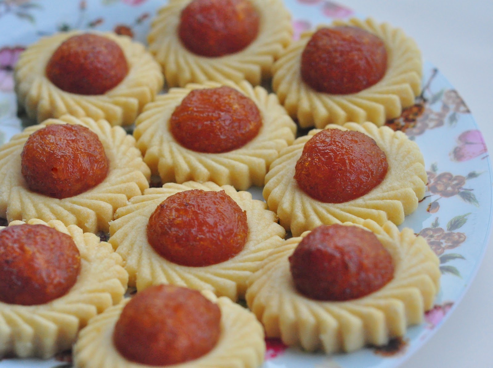 why do we eat pineapple tarts during chinese new year