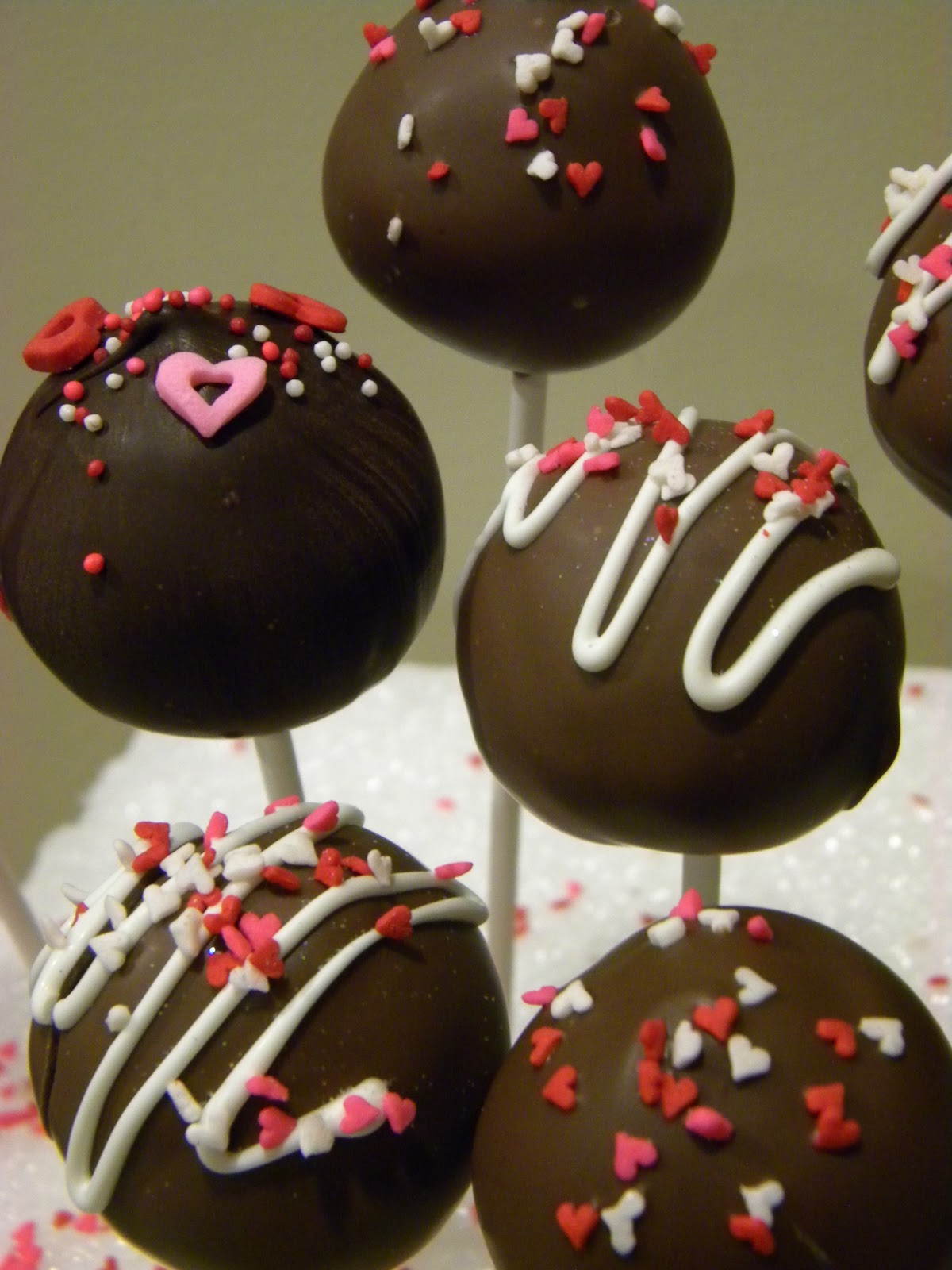 Occasional Cookies: Valentine&amp;#39;s Cake Pops