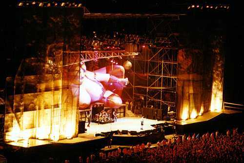 lascampanasdoblanporbon: AC/DC en Brasil - Armado escenario.