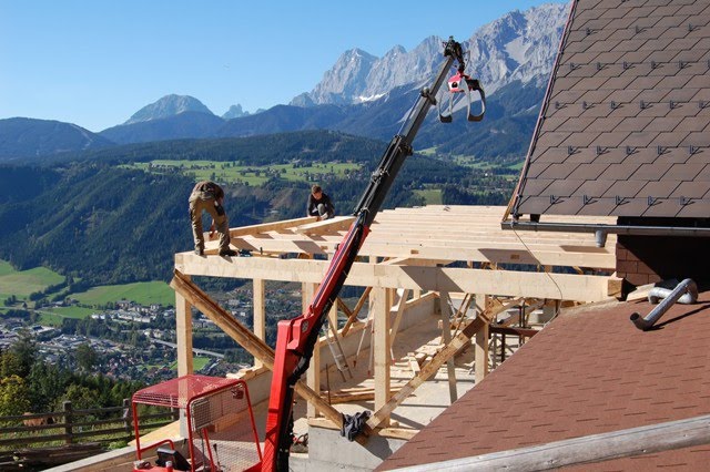 Breilerhof News: Die Zimmerer sind fleißig am werken!