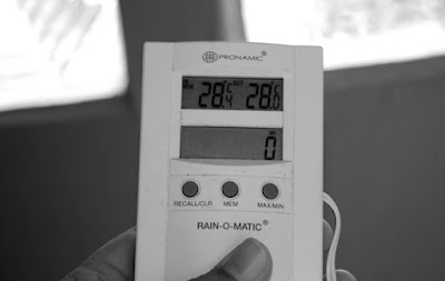 Data recorder for rain gauge