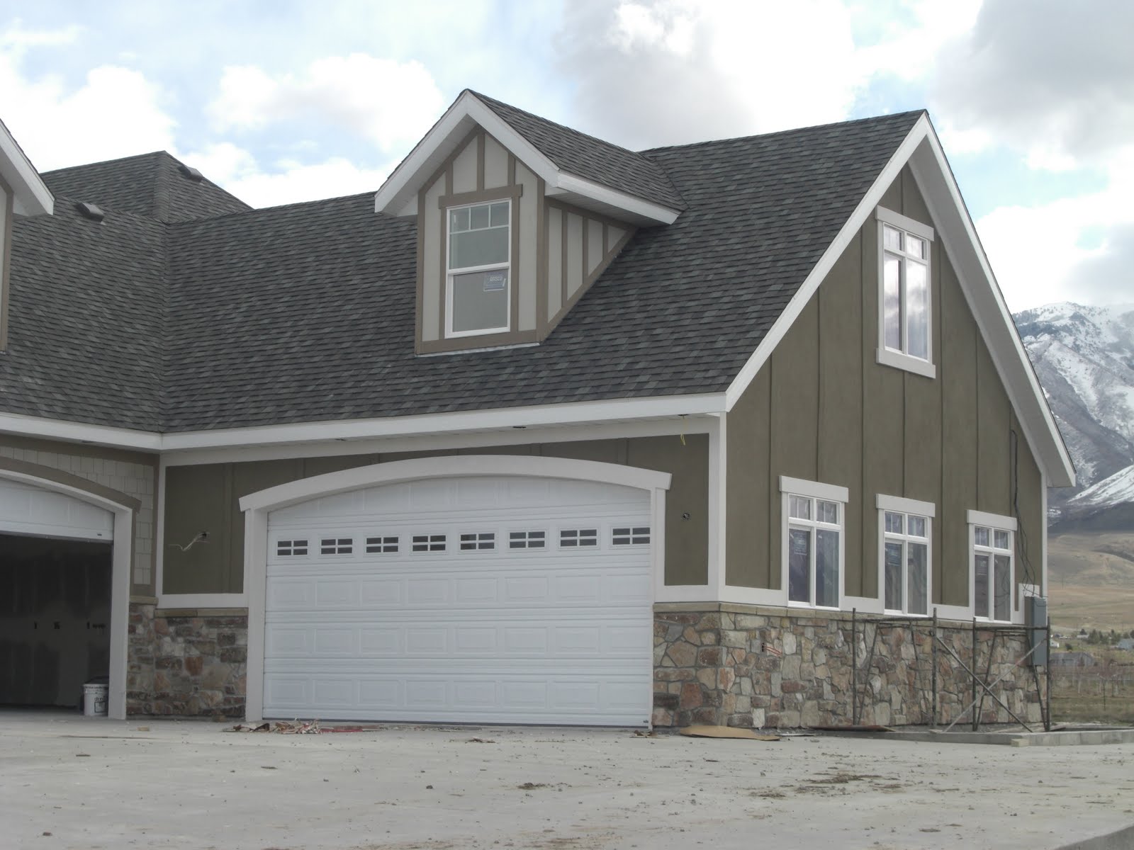 Stucco Tech Shannon &amp; Julie Lawson