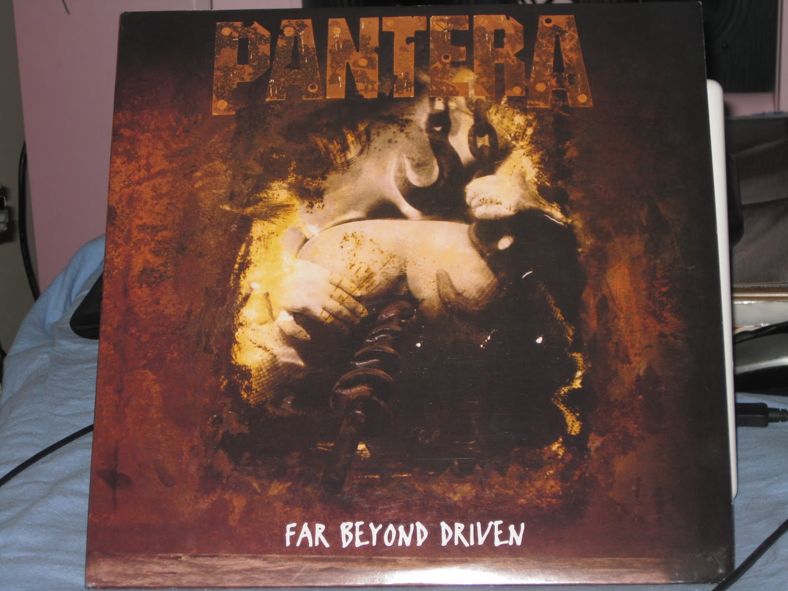 Far beyond driven. Pantera far Beyond Driven обложка. Pantera 1994. Pantera far Beyond Driven 1994 первая обложка. Far Beyond Driven обложка.