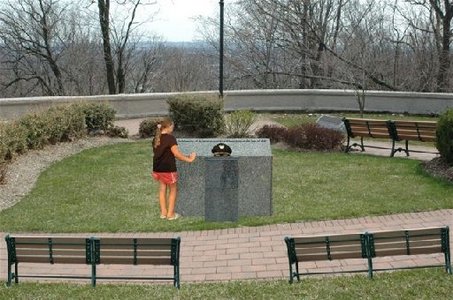 [crew+memorial]