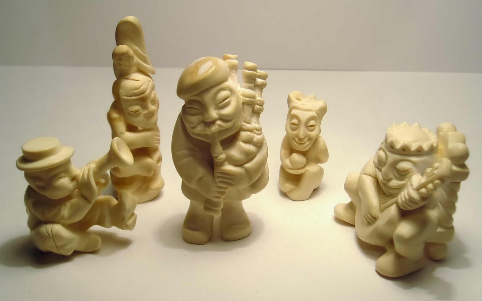 Фигурки из слоновой кости