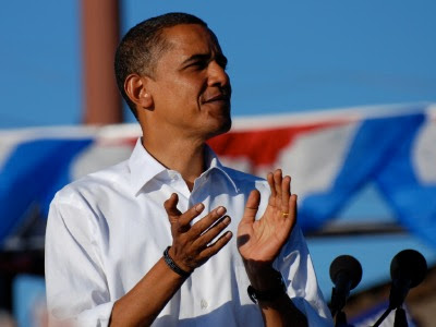 Barack Obama in Pueblo, Colorado, showing his Iraq War memorial bracelet