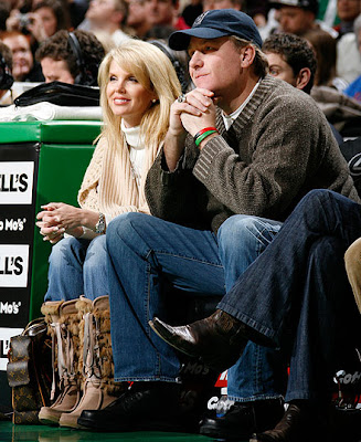 Gheorghe: The Blog: Curt Schilling's Wife is Hunter, Trapper