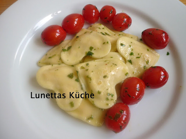 Räucherlachs - Ravioli mit Rucola-Tomaten