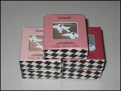[Benefit+Velvet+Eye+Shadow+Swatches+001.JPG]