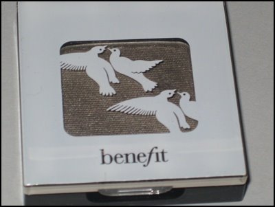 [Benefit+Velvet+Eye+Shadow+Swatches+004.JPG]