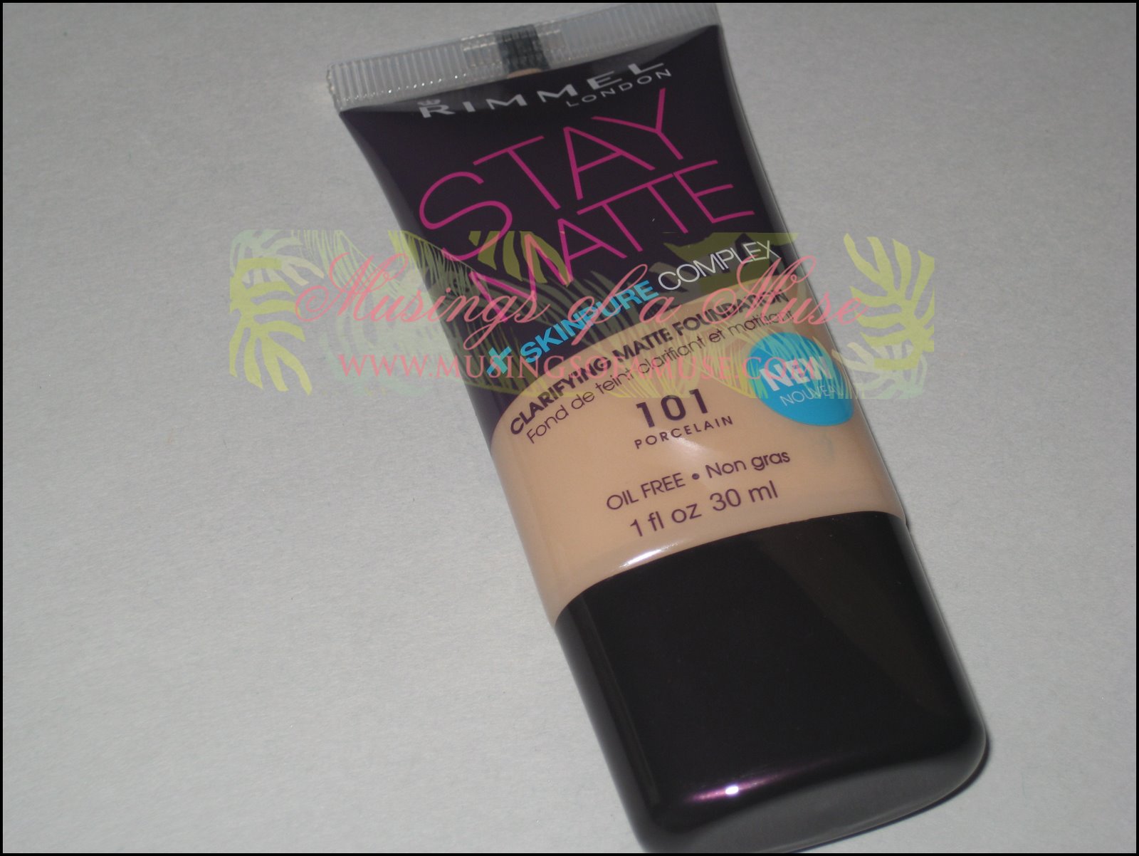 [Rimmel+Stay+Matte+Clarifying+Matte+Foundation+1.JPG]