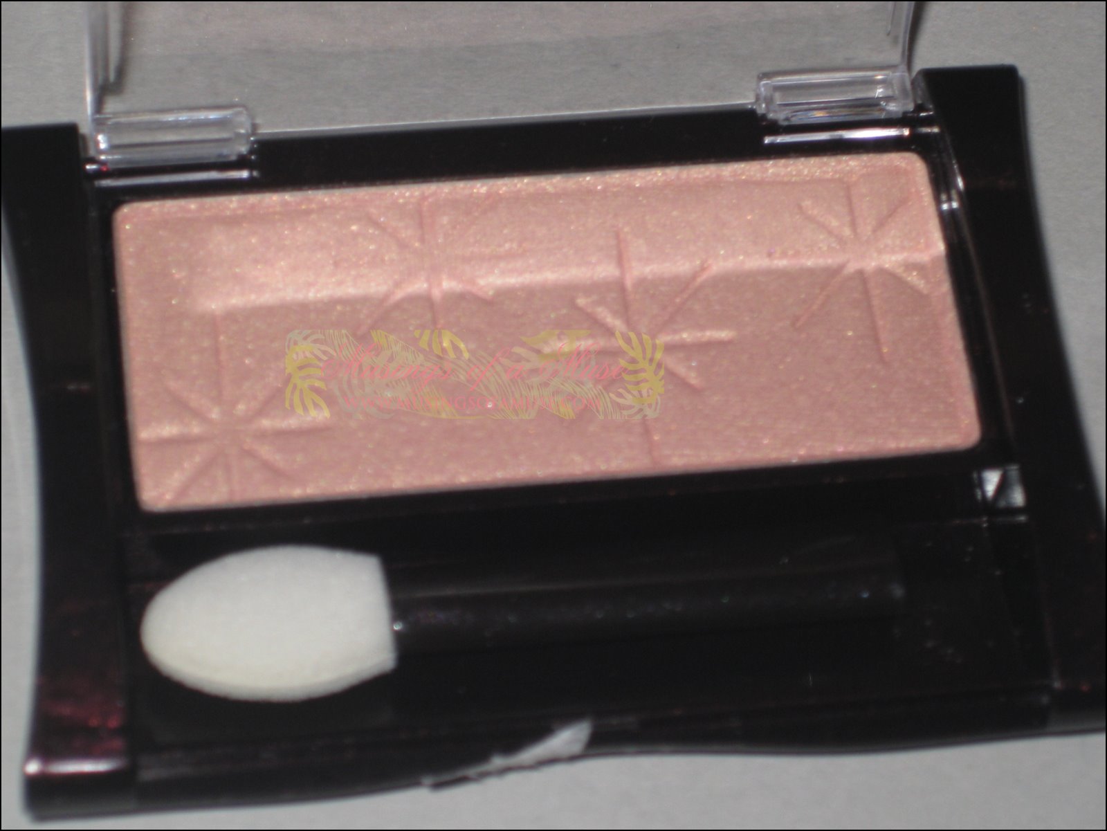 [Maybelline+Focus+on+Gold+Collection+4.JPG]