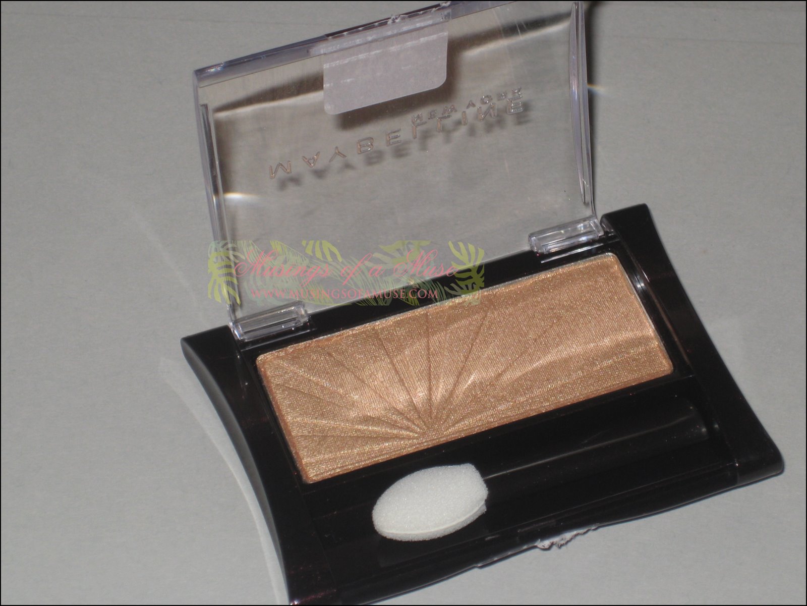 [Maybelline+Focus+on+Gold+Collection+24.JPG]