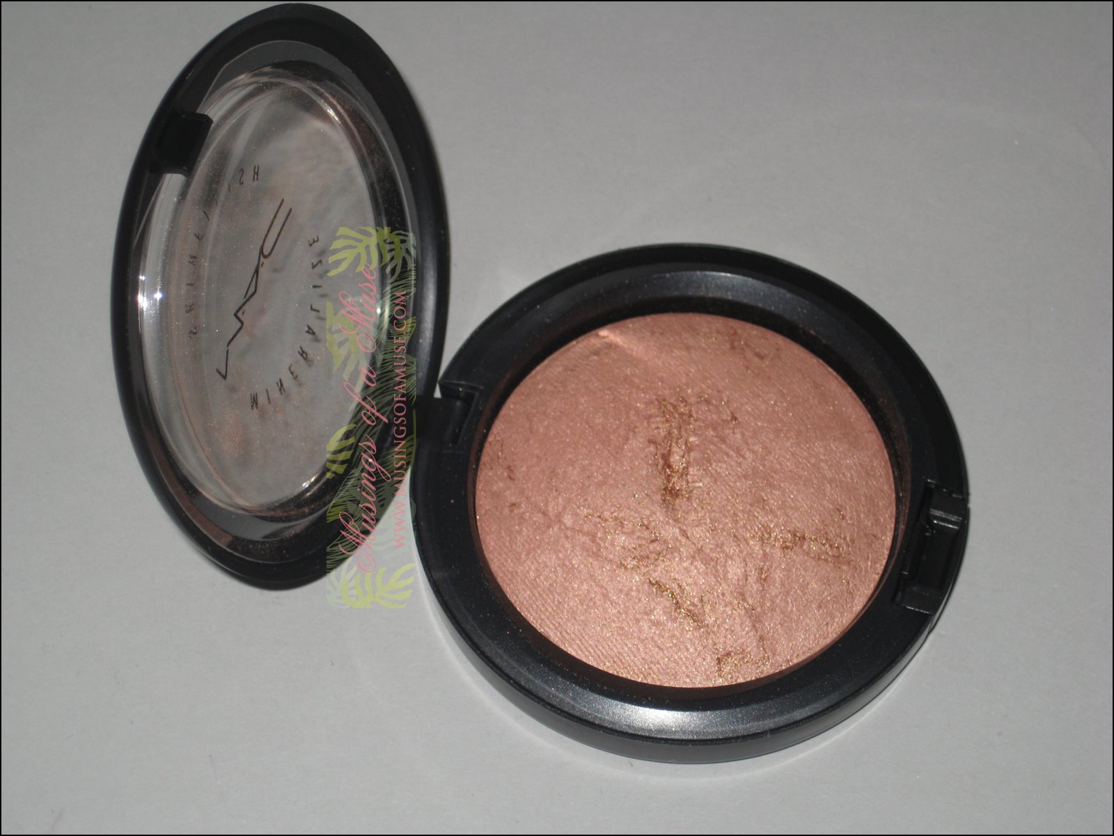 [MAC+Colour+Craft+MAC+Mineralized+Skinfinish+4.JPG]