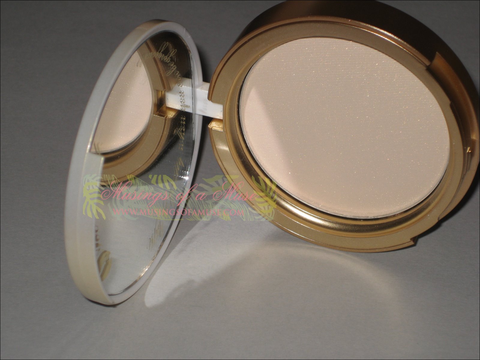 [Too+Faced+Absolutely+Invisible+Candlelight8.JPG]