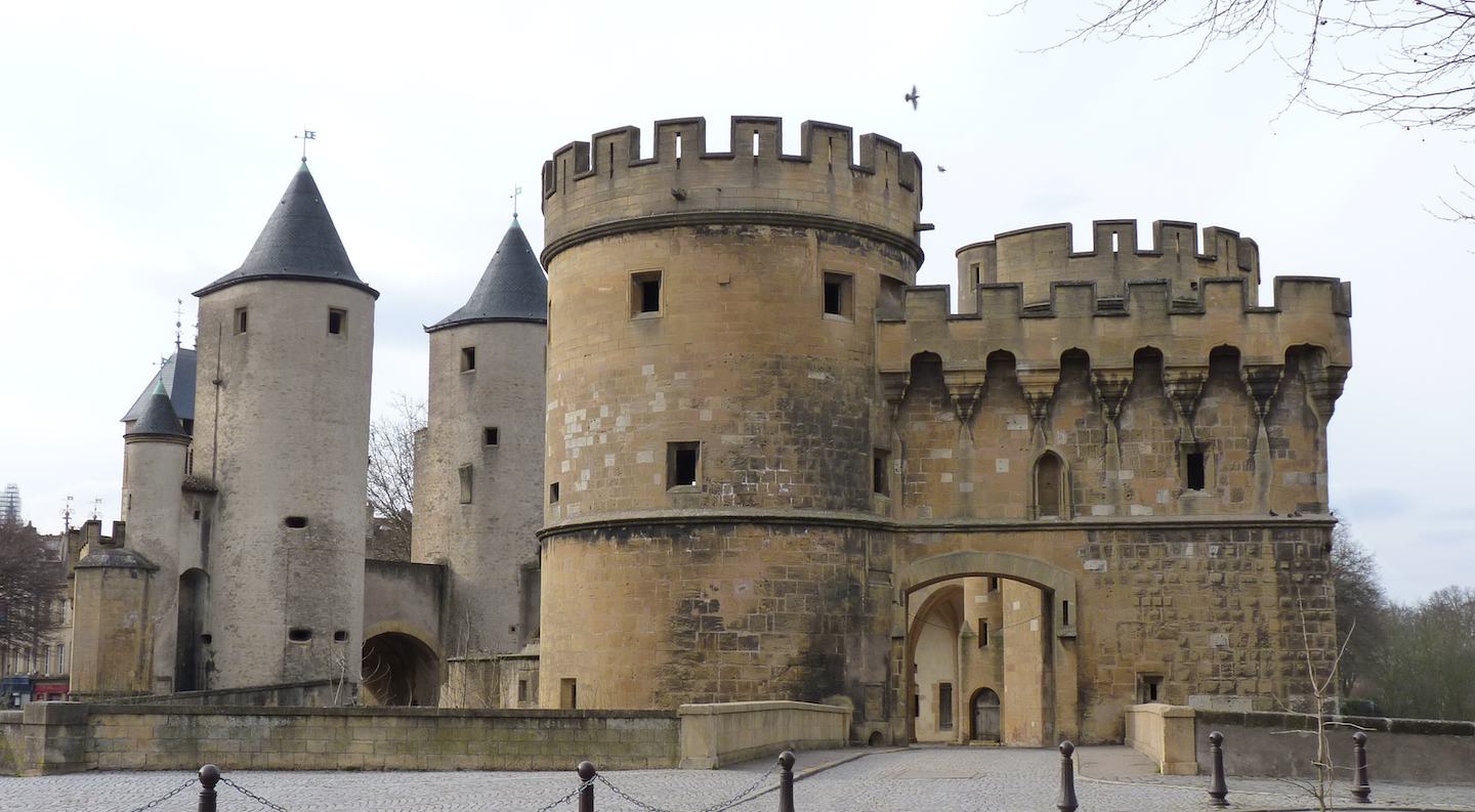 [03-21+Metz+Ramparts+9.jpg]