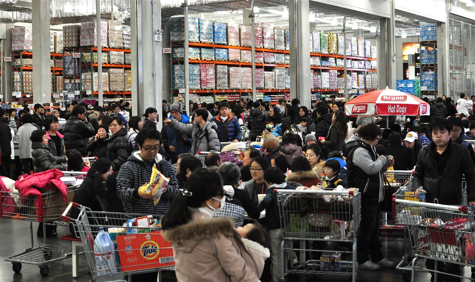 Jill in Korea: COSTCO run...