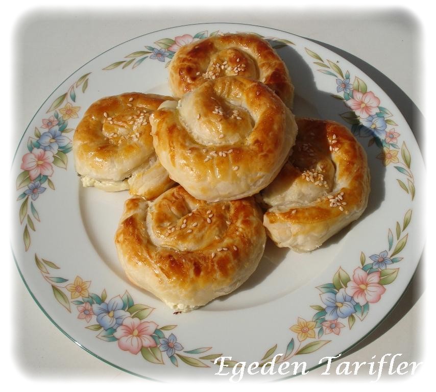 Milföyden Gül Böreği