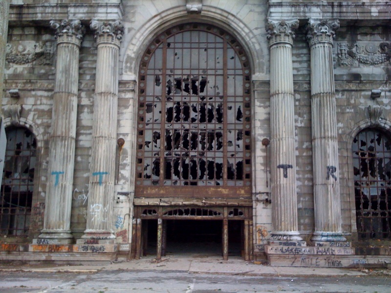 [Image: detroit_train_station_closer.jpg]