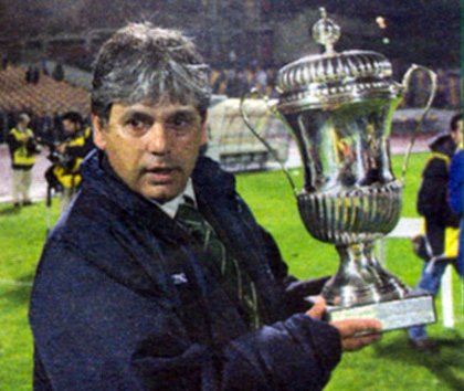 [manuelfernandesexibecomorgulhooseu1trofeuaoserviodosporting.jpg]