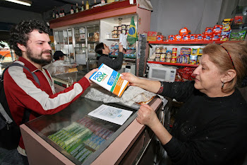 17/08/2010 - PROCON E GERAÇÃO CONSCIENTE PROMOVEM AÇÃO EDUCACIONAL NO GUAJUVIRAS